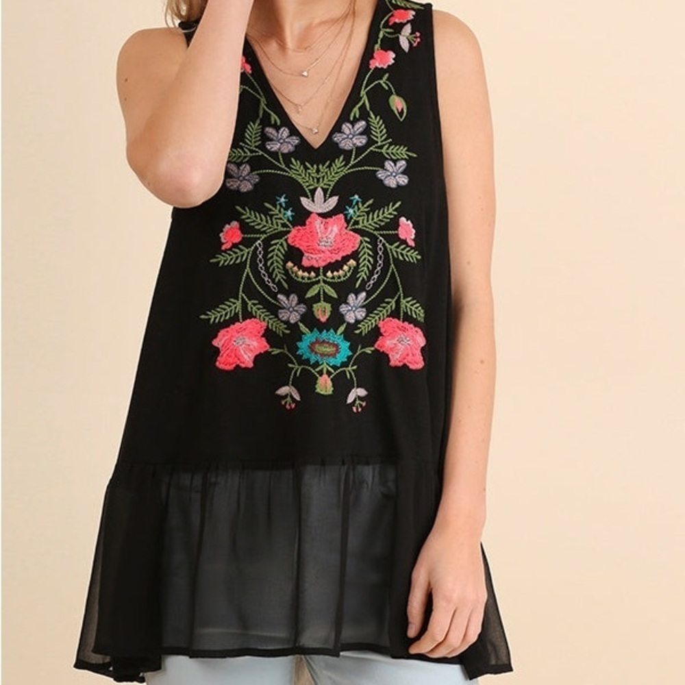 Umgee Oversized V Neck Sleeveless Embroidered Black Top Size M